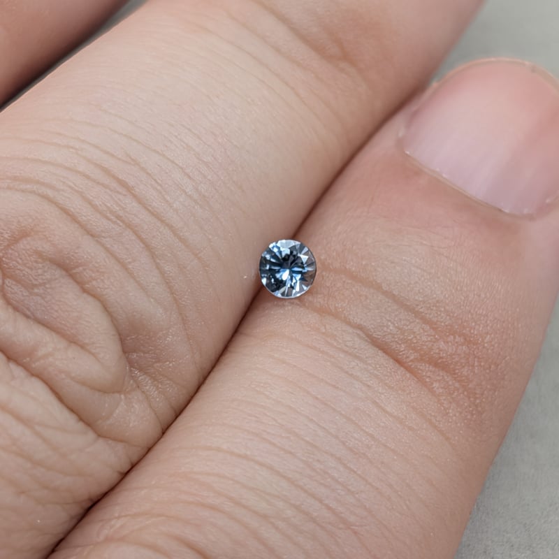 モンタナサファイア 0.15ct 3.2mm ラウンドカット ルース | 鈴木屋