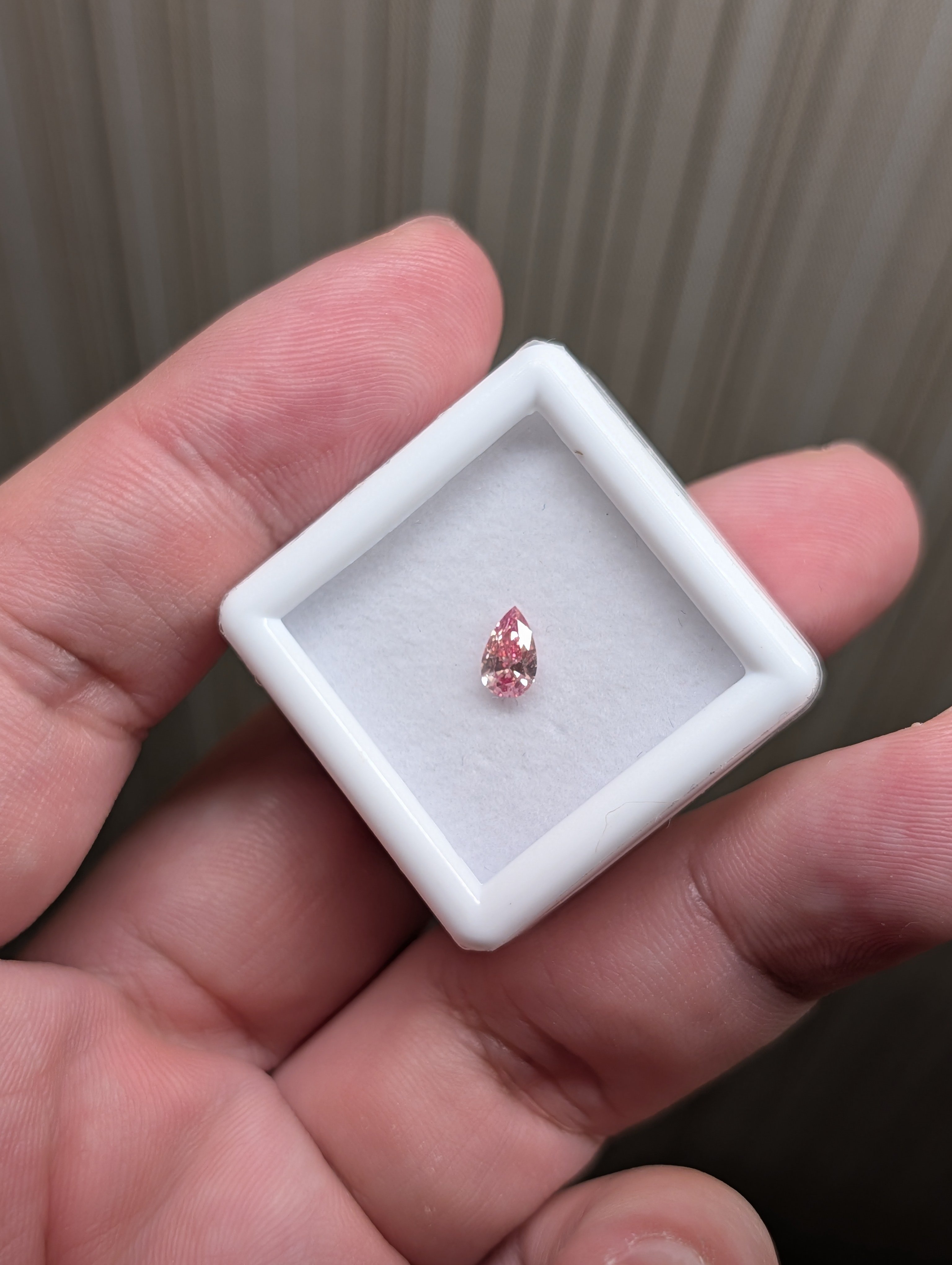 合成ピンクダイヤモンド 0.30ct ペアシェイプカット ルース 濃い色