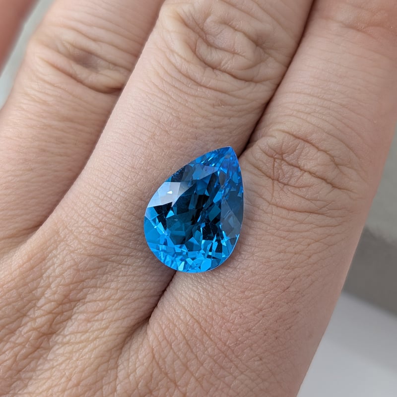 スイスブルートパーズ 12.54ct 17.69×12.78㎜ ペアシェイプ ルース