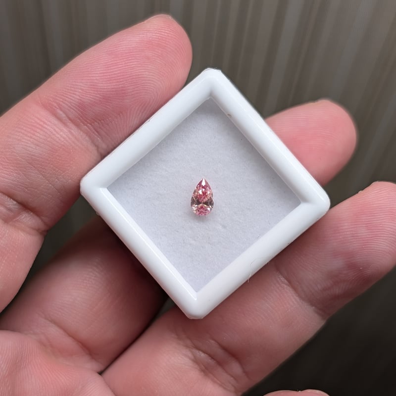 合成ピンクダイヤモンド 0.30ct ペアシェイプカット ルース 濃い色