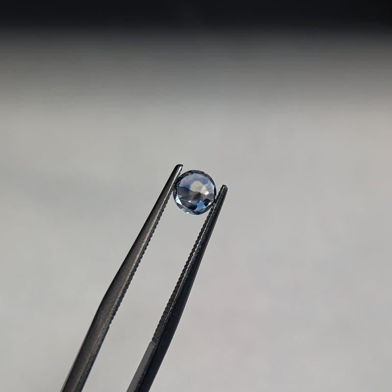モンタナサファイア 0.52ct 4.98mm ラウンドカット ルース | 鈴木屋