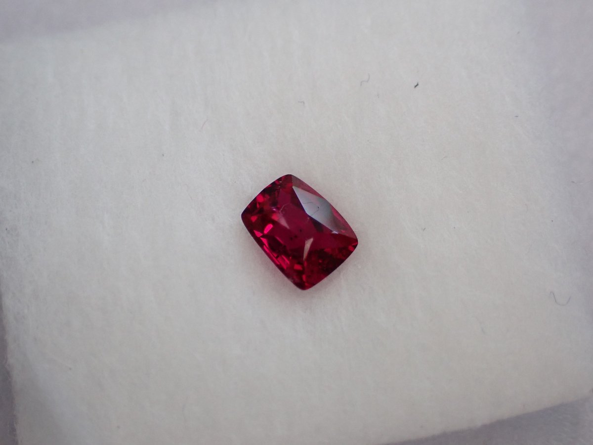 AIGS鑑別書】非加熱ピジョンブラッドルビー 0.32ct 4.39×3.41×2.37mm
