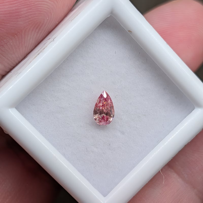 合成ピンクダイヤモンド 0.30ct ペアシェイプカット ルース 濃い色