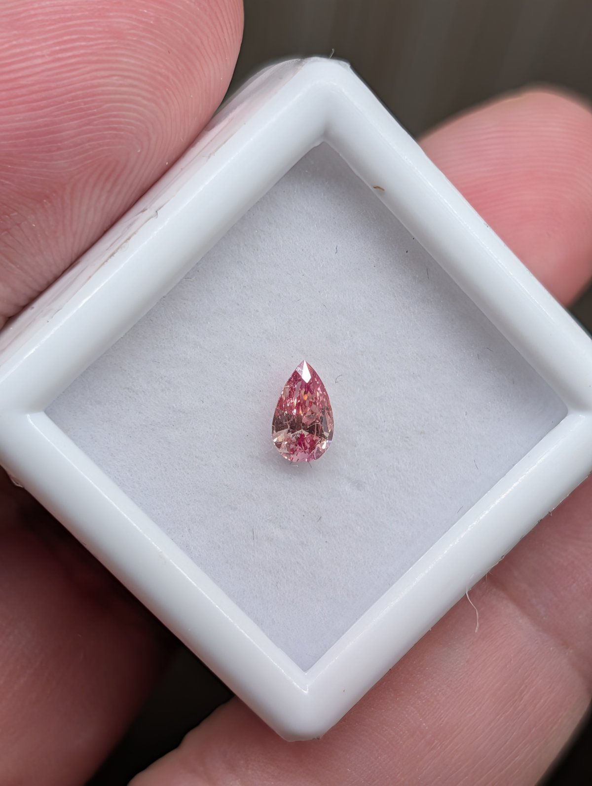 合成ピンクダイヤモンド 0.30ct ペアシェイプカット ルース 濃い色