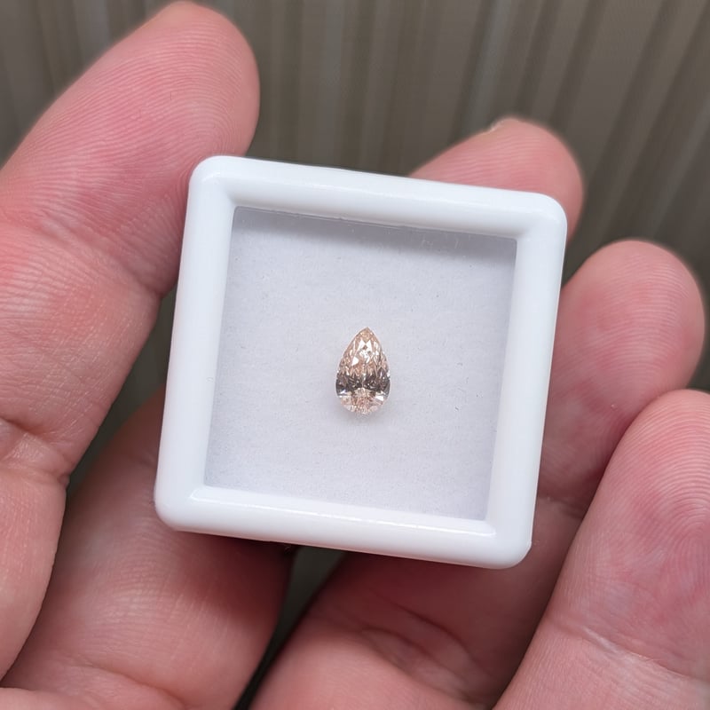 合成ピンクダイヤモンド 0.45ct ペアシェイプカット ルース 優しい
