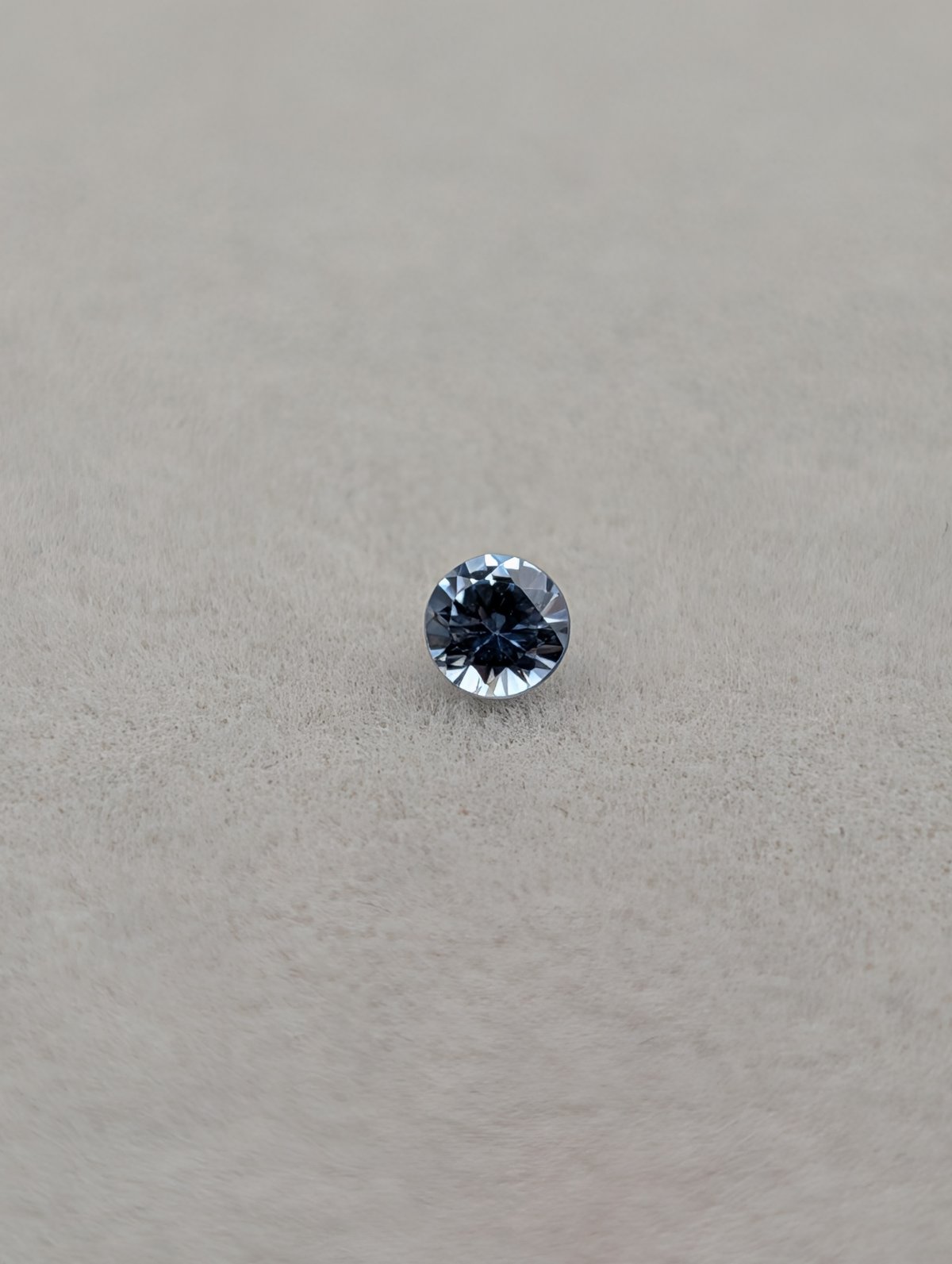 モンタナサファイア 0.15ct 3.2mm ラウンドカット ルース | 鈴木屋