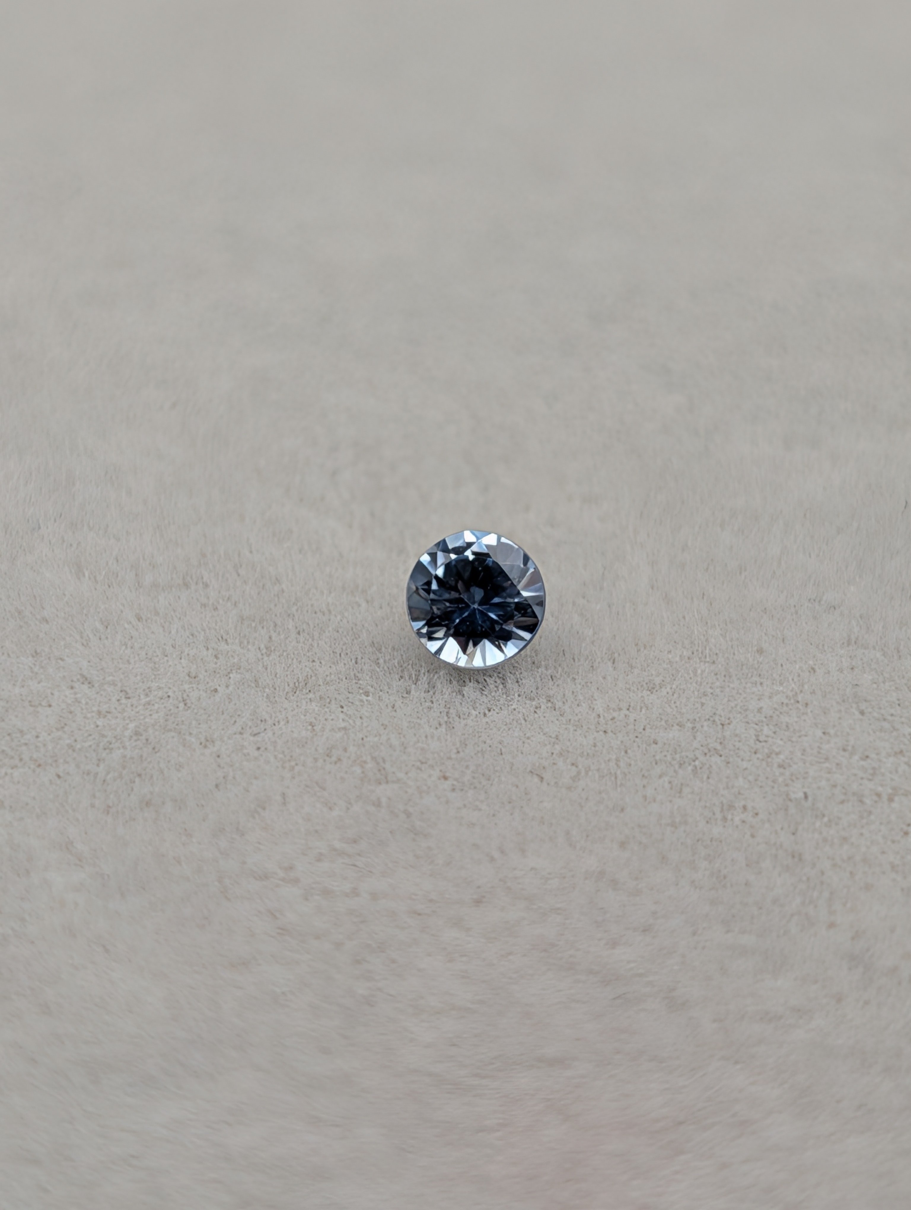モンタナサファイア 0.15ct 3.2mm ラウンドカット ルース | 鈴木屋