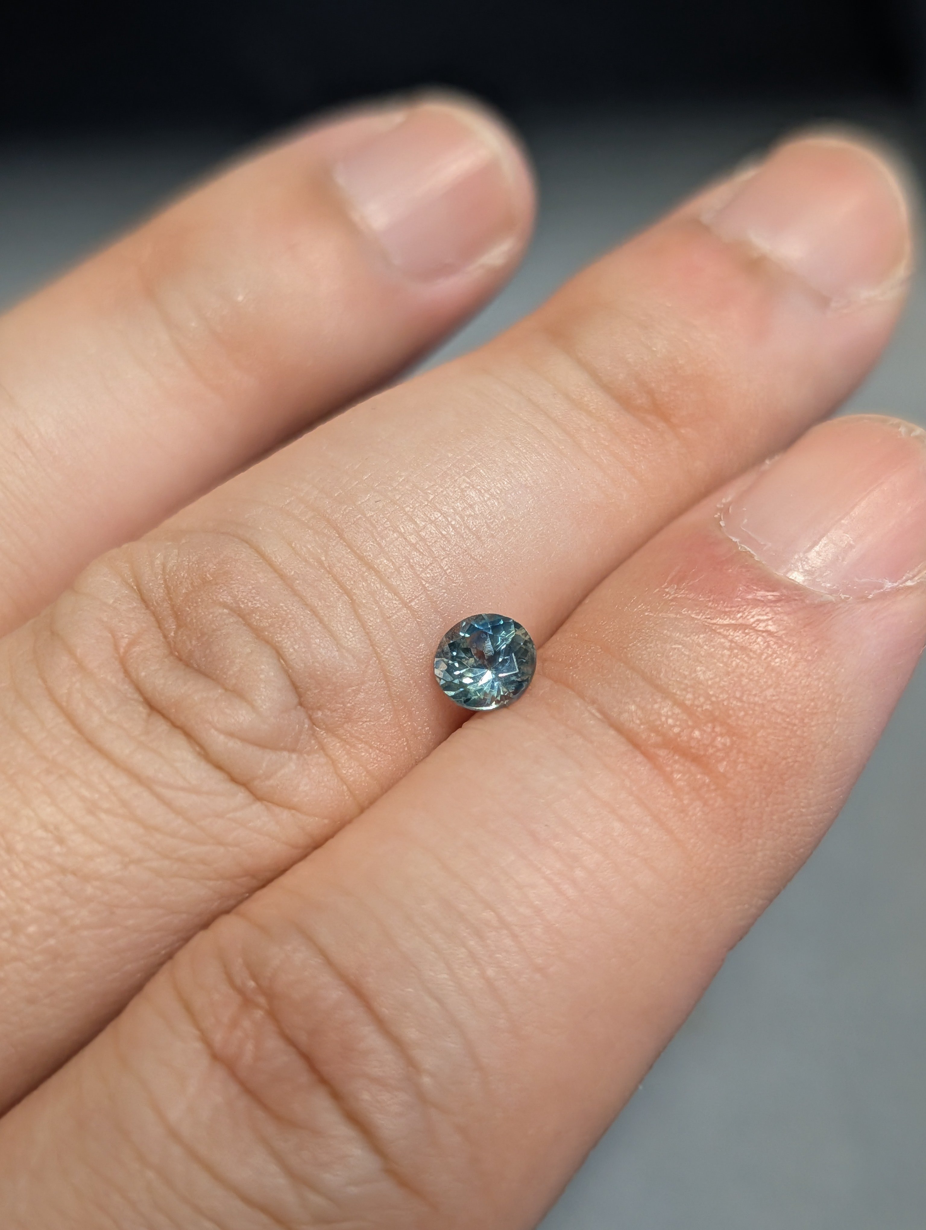 日独ソ】モンタナサファイア 0.635ct 4.92×4.99×3.43mm ラウンドカット