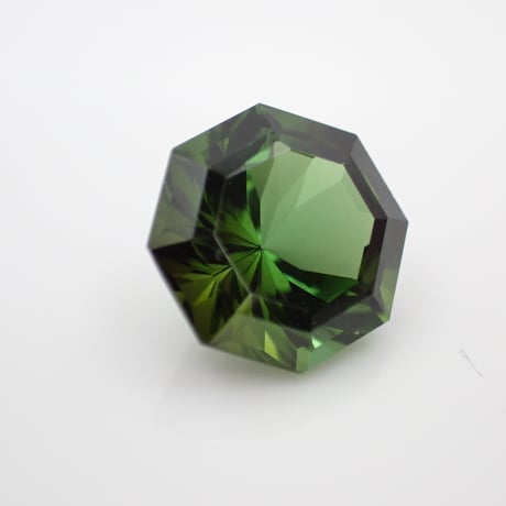 グリーン トルマリン 7mm アトリア カット ルース　シミズ貴石