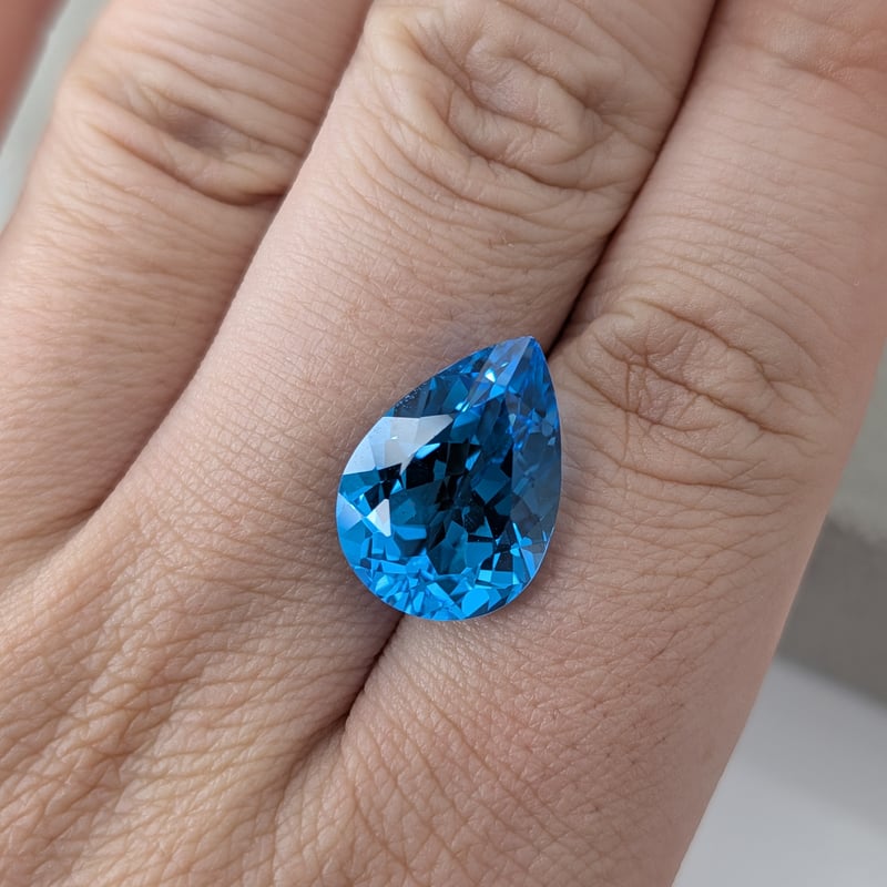 スイスブルートパーズ 12.54ct 17.69×12.78㎜ ペアシェイプ ルース