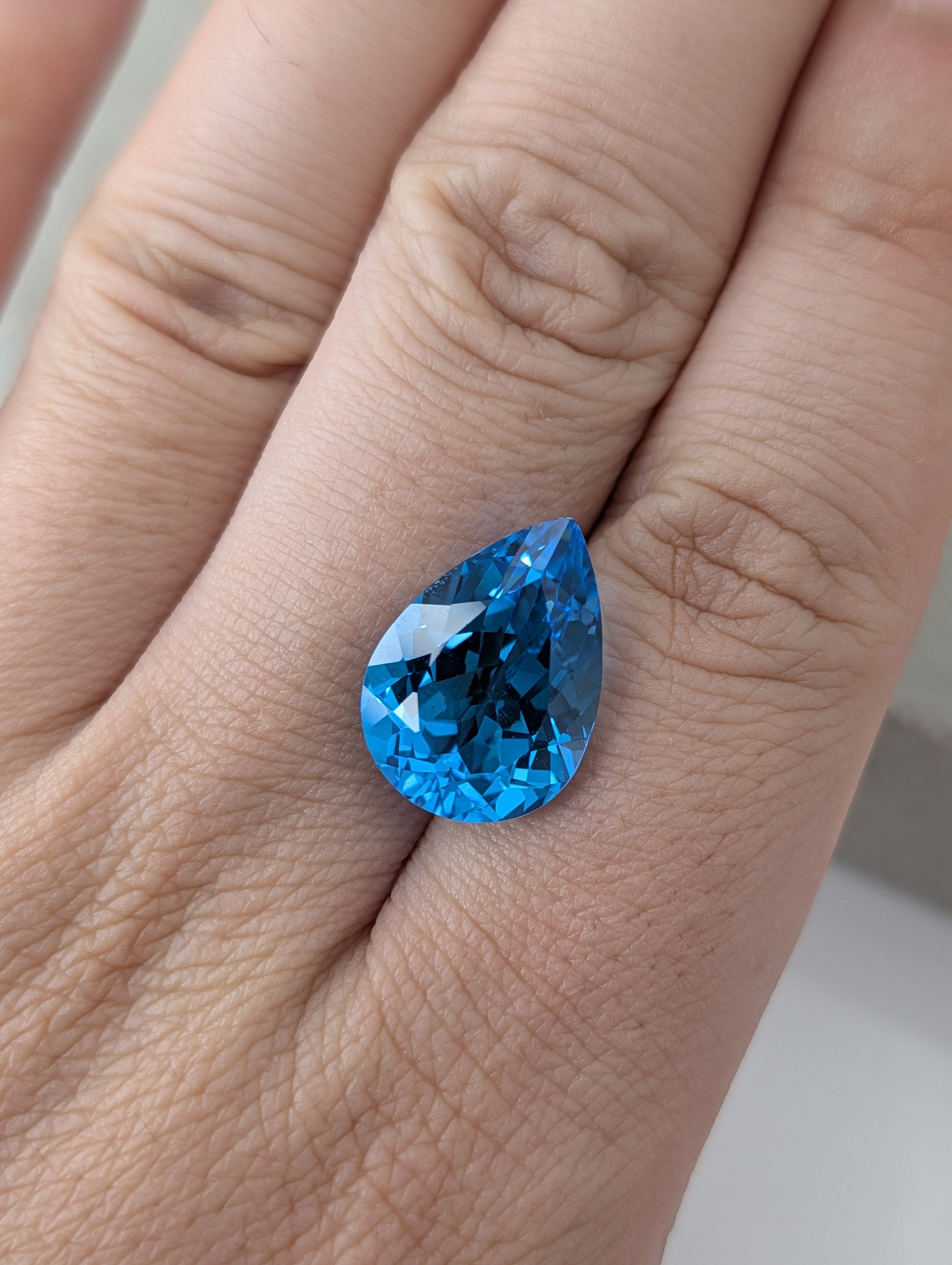 スイスブルートパーズ 12.54ct 17.69×12.78㎜ ペアシェイプ ルース