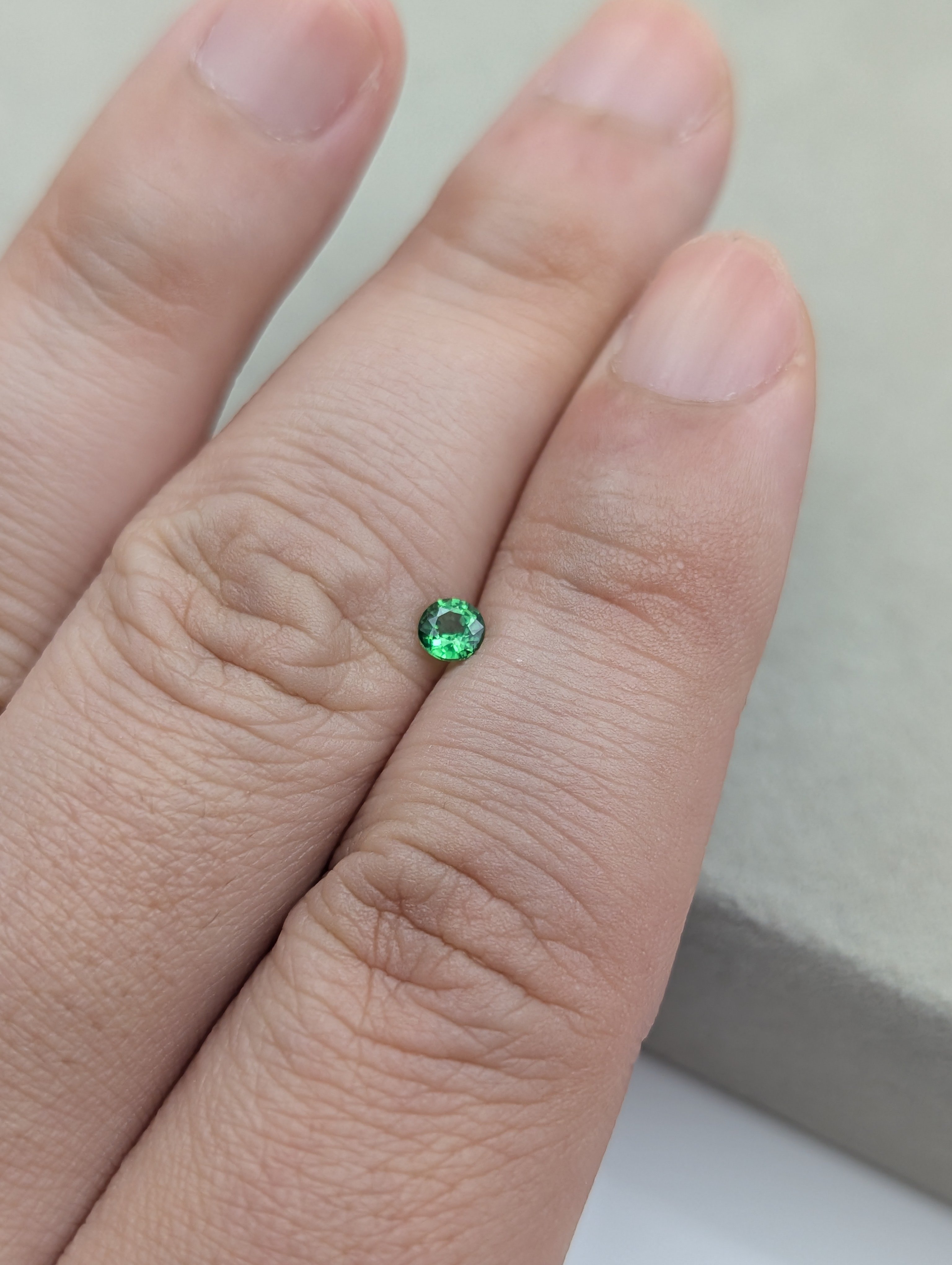 グリーンガーネット 0.23ct 3.58mm ラウンドカット ルース | 鈴木屋