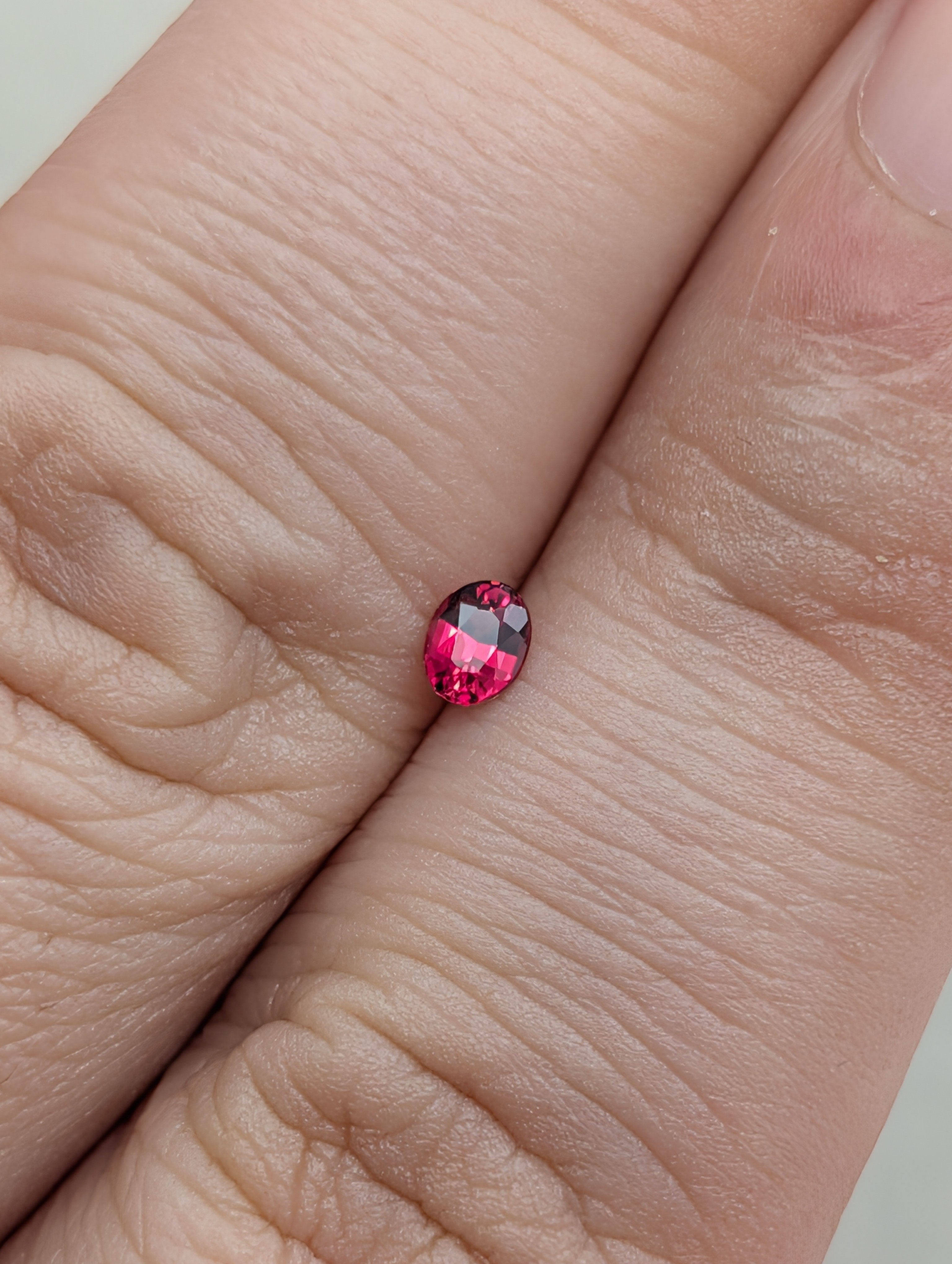 新品　ジュネル　ハーティ　OS レッド スピネル(ジェダイロット) 0.18ct 3.74×2.96mm オーバルカット ルース