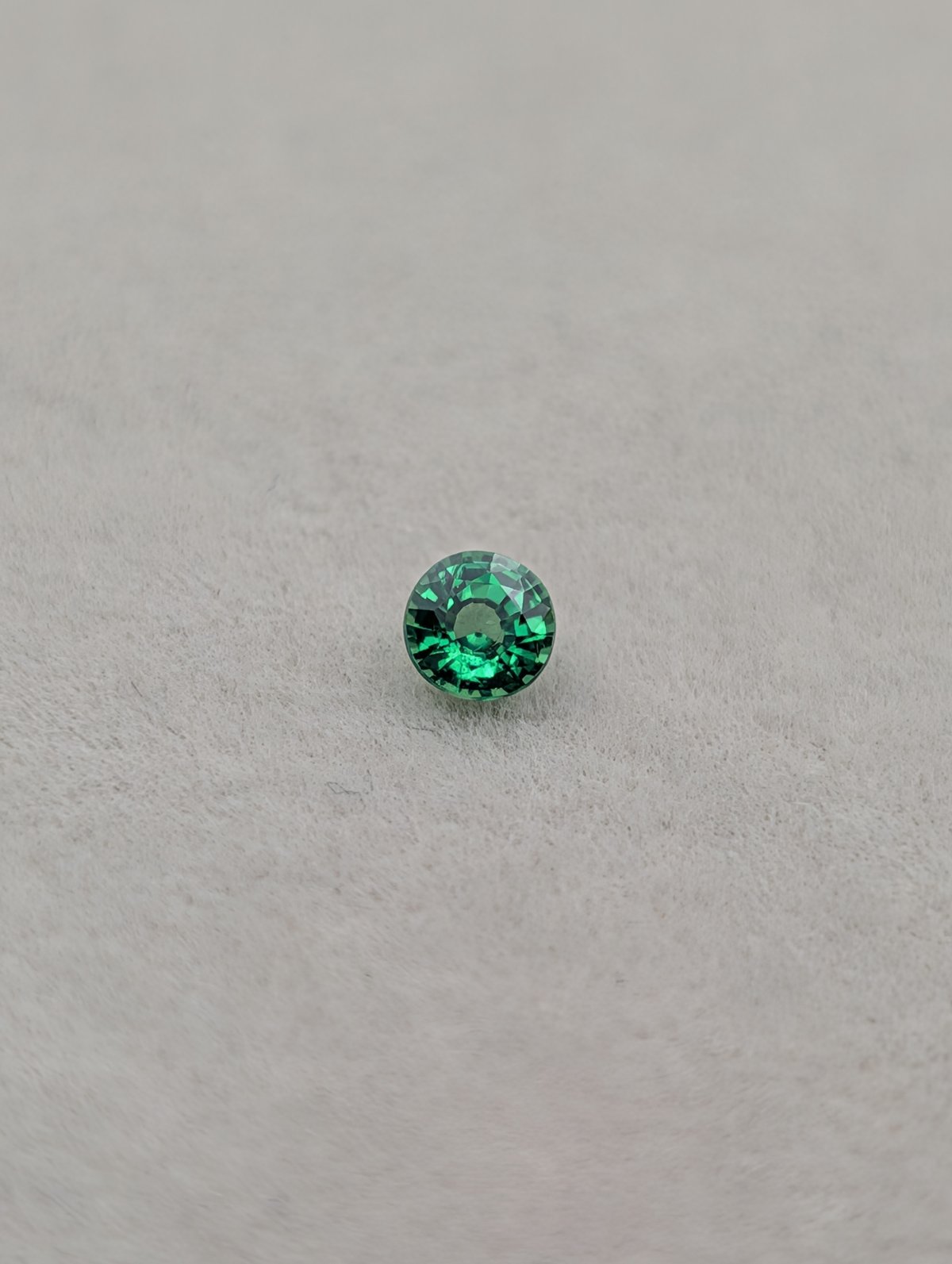 グリーンガーネット 0.23ct 3.53mm ラウンドカット ルース | 鈴木屋
