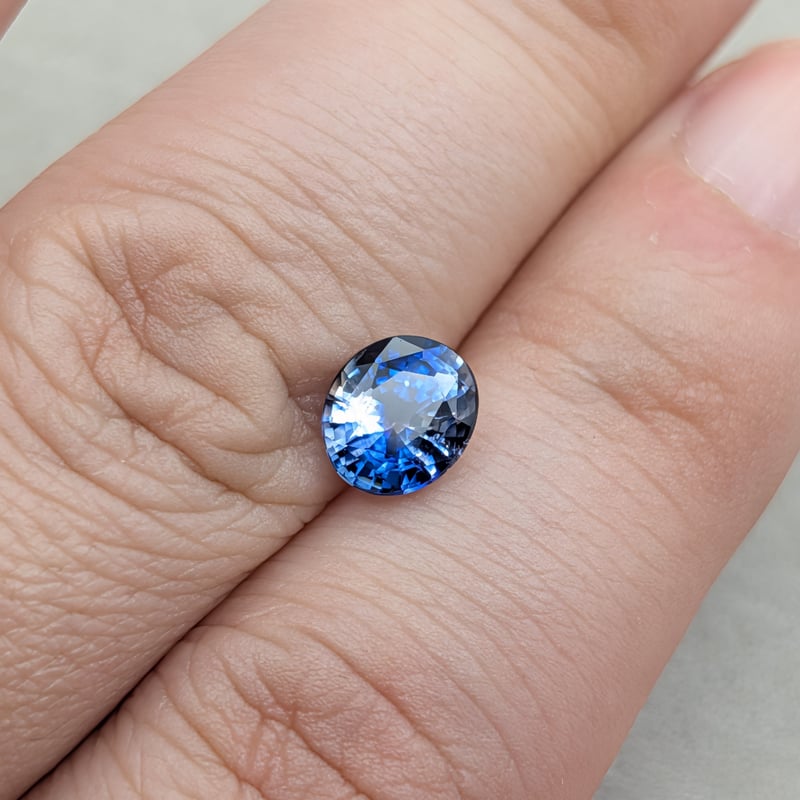 バイカラーサファイア 1.58ct 7.32×6.40mm オーバルカット ルース