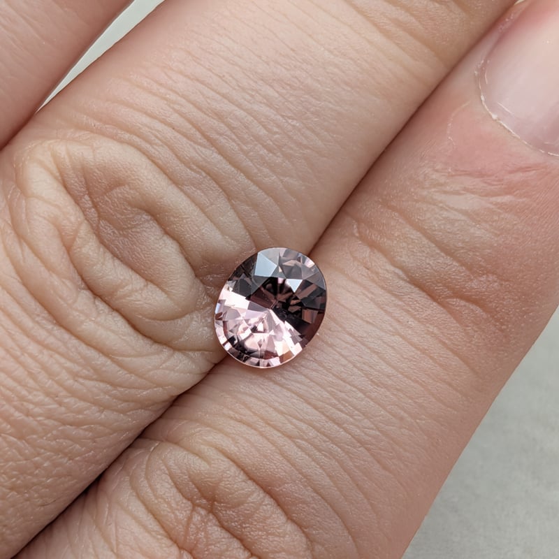 ピンクジルコン 1.86ct 7.92×6.61mm オーバルカット ルース | 鈴木屋byJ