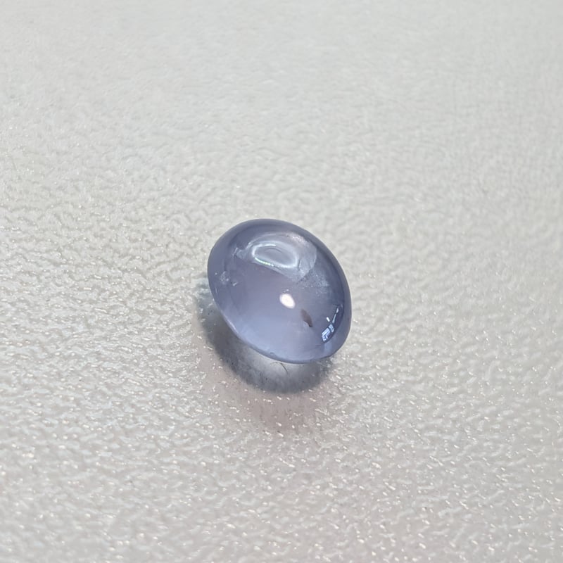 スターサファイア 2.06ct 7.7×6.1mm オーバルカボション ルース | 鈴木