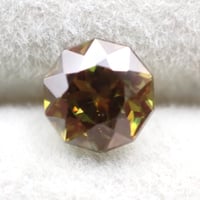 スフェーン 0.78ct 5.34mm デカゴンカット ルース