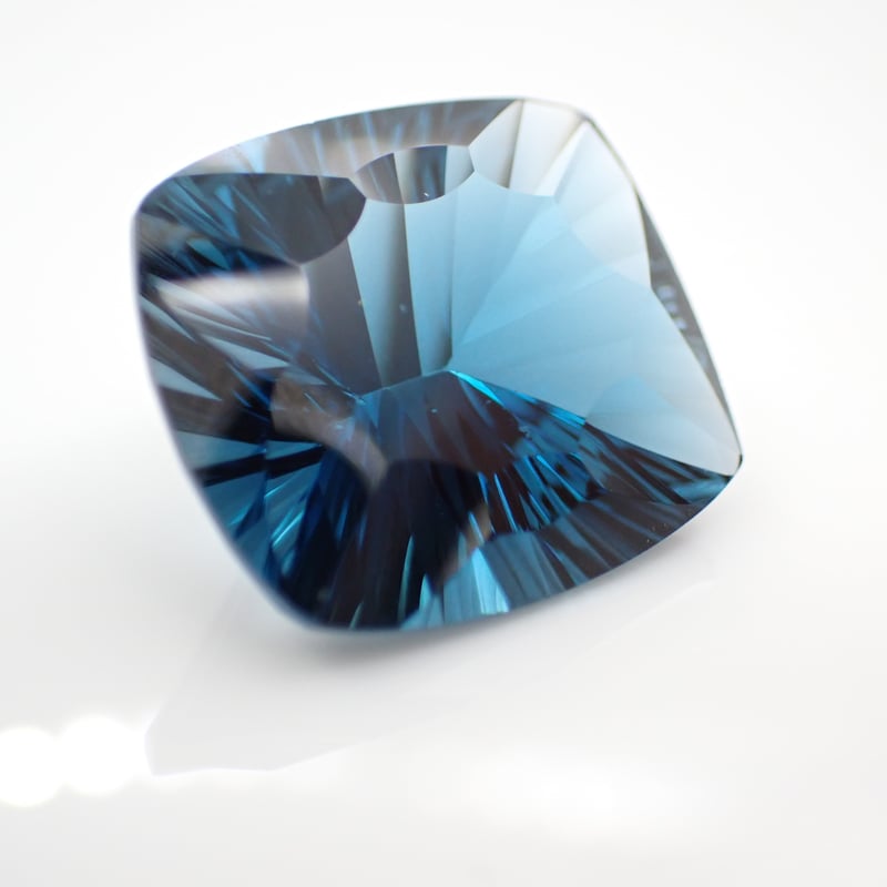 ロンドン ブルー トパーズ 15.30ct 16.61×14.46mm クッション
