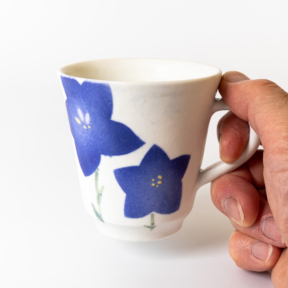 浜渡富雄｜桔梗文 マグカップ（彩泥紙抜き）Kikyo Mug Cup | Craft OGAWA