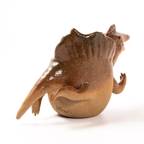 【恐竜図鑑 No.01】スピノサウルスの花入れ（Spinosaurus Dinosaur Ceramic Vase）｜陶芸家 はらかおり
