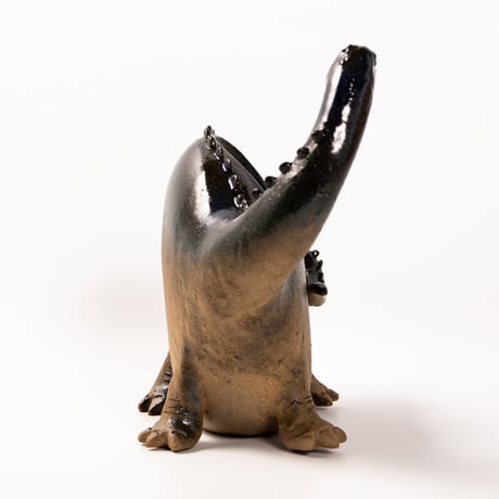 【恐竜図鑑 No.03】ディプロドクスの花入れ（Diplodocus Dinosaur Ceramic Vase）｜陶芸家 はらかおり