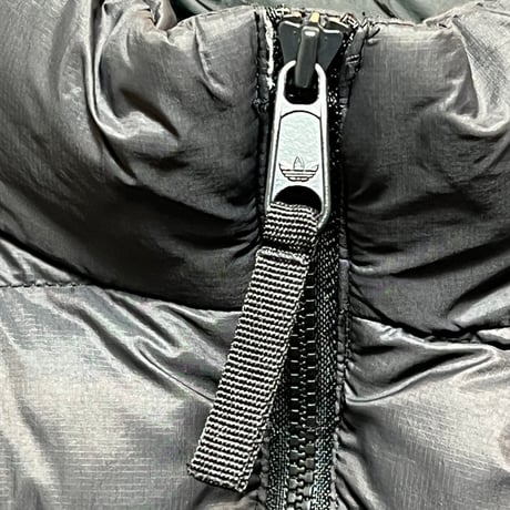 D955 アディダスオリジナルス　ダウンベスト