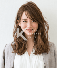 ブラウンロングウェーブの華やかレイヤーヘア