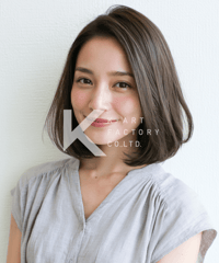 グレージュ外ハネボブの軽やかヘア