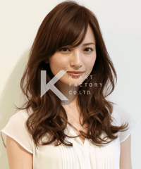 斜めバング巻き髪ロングの華やかヘア