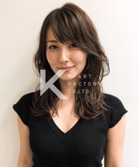 大人レイヤーミディの上品ウェーブヘア