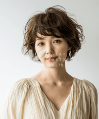 くせ毛風ショートパーマの大人カジュアルヘア