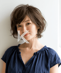 ラフウェーブショートの抜け感フェミニンヘア