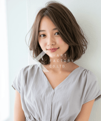 ミディボブのやわらか大人ヘアスタイル