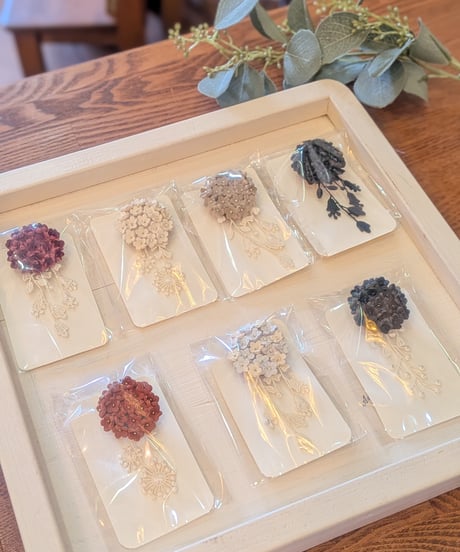 ハンドメイド 本革お花ブローチ