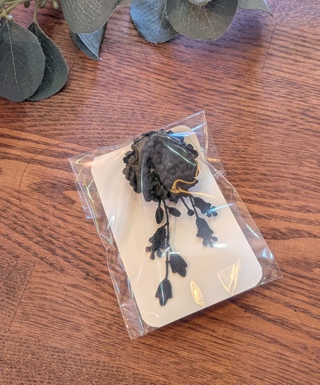 ハンドメイド 本革お花ブローチ