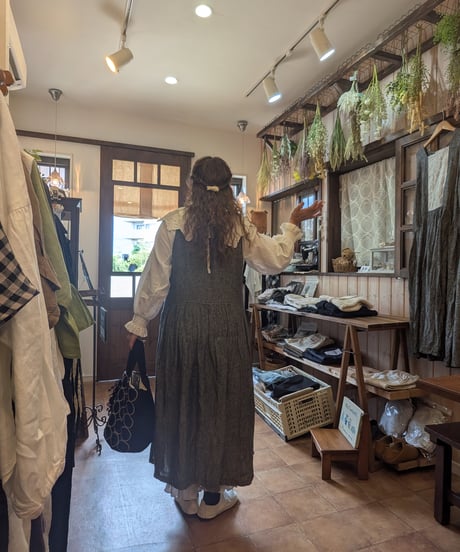 Natural ky. リネンシャンブレーワンピ