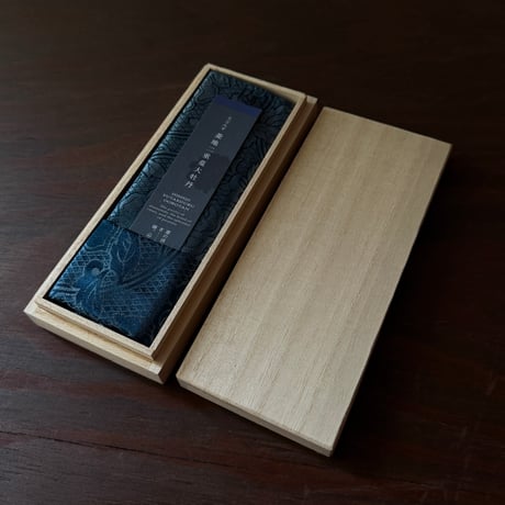 菱地二重蔓大牡丹　(無地桐箱入り)