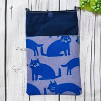 スマホポシェット（ショルダー紐付き）☆SP15ほのぼの猫さんネイビー☆取り出しやすい前ポケット付き