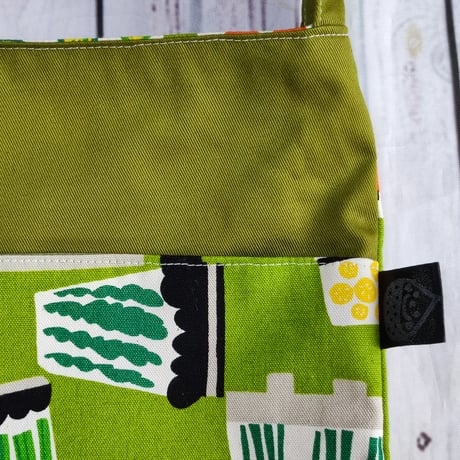 水筒が縦に入る！☆大きいバッグは持ちたくないけど荷物も入れたくて～☆スクエアバッグSS05瓶詰ピクルス☆肩掛け・斜め掛け2way