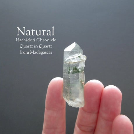 貫入＆クローライト入り / マダガスカル産水晶 / 結晶カット ペンダントトップ [pt-3100]
