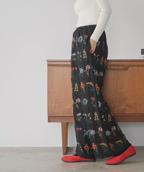 フラワー刺繍イージーパンツ