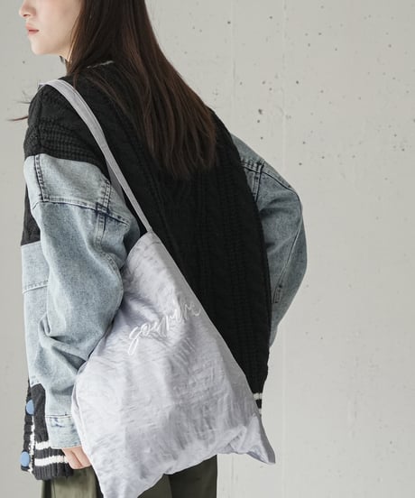 ロゴ刺繍トートバッグ