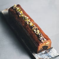【マリーゴールドグループ】白無花果とキャラメルナッツの熟成ケーキとスペシャルティコーヒーリキッドコーヒーのセット