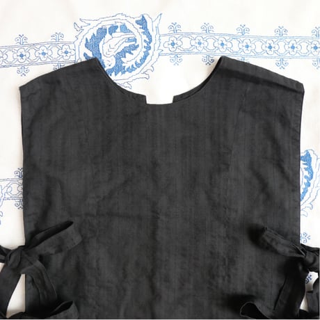 canvas ribbon vest < black >