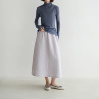 凹凸素材のAラインスカート