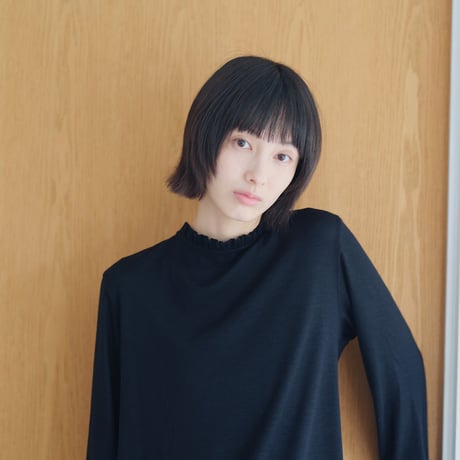フリル襟のウールインナー