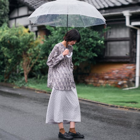 凹凸素材のAラインスカート