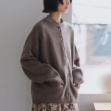 ケーブル編みカーディガン
