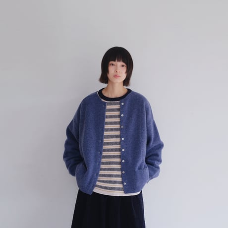 ケーブル編みカーディガン